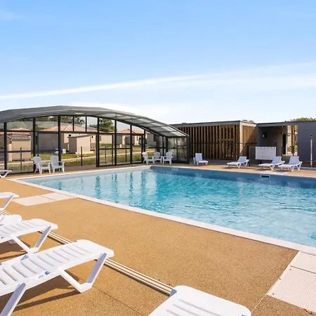 Agreable Pour 5 Personnes Dans Un Parc Residentiel Pour Des Reposantes En Famille *