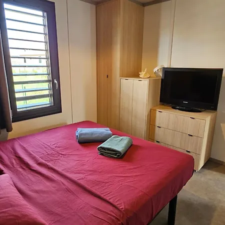 Agreable Pour 5 Personnes Dans Un Parc Residentiel Pour Des Reposantes En Famille Saubrigues