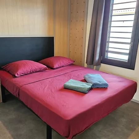 Agreable Pour 5 Personnes Dans Un Parc Residentiel Pour Des Reposantes En Famille Saubrigues