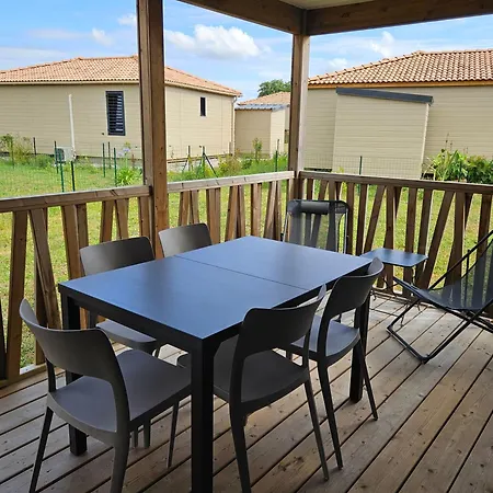 Agreable Pour 5 Personnes Dans Un Parc Residentiel Pour Des Reposantes En Famille * Saubrigues