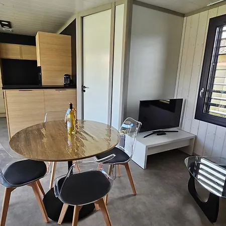 Agreable Pour 5 Personnes Dans Un Parc Residentiel Pour Des Reposantes En Famille شقة Saubrigues