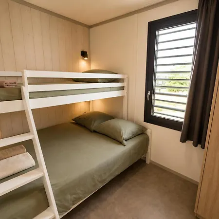 Agreable Pour 5 Personnes Dans Un Parc Residentiel Pour Des Reposantes En Famille Saubrigues
