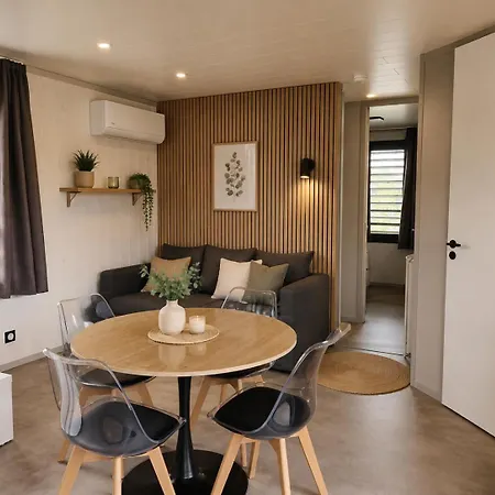 Agreable Pour 5 Personnes Dans Un Parc Residentiel Pour Des Reposantes En Famille * Saubrigues