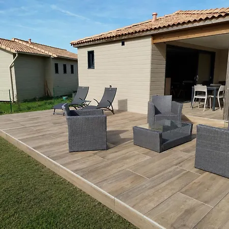 Agreable Pour 5 Personnes Dans Un Parc Residentiel Pour Des Reposantes En Famille Saubrigues