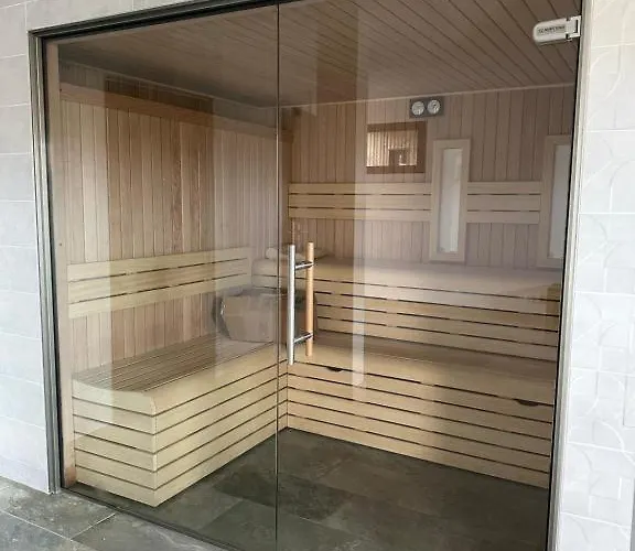 Agreable Pour 5 Personnes Dans Un Parc Residentiel Pour Des Reposantes En Famille * Saubrigues